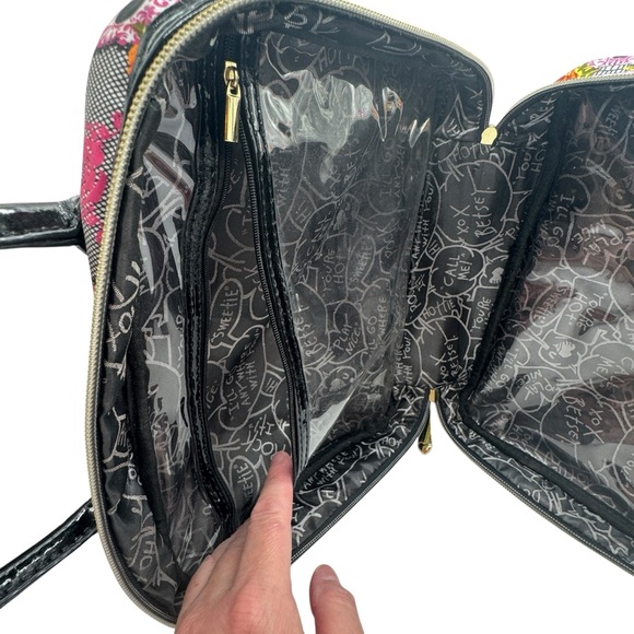 BETSEY JOHNSON Designer Pink Skull Rose Print Large Cosmetic Travel Vacation Bag - Picture 12 of 14